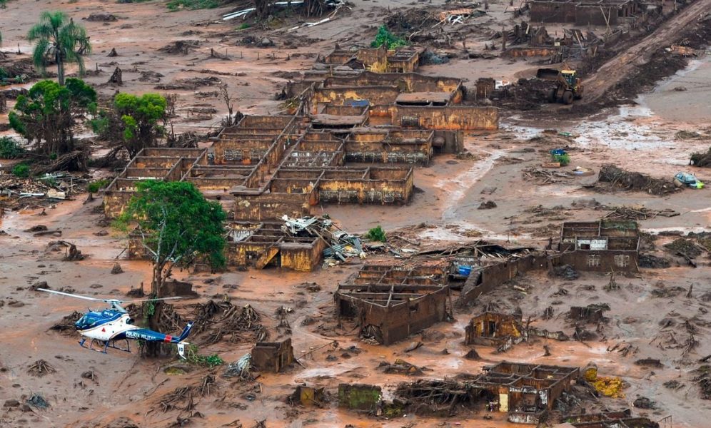 area-afetada-pelo-rompimento-de-barragem-no-distrito-de-bento-rodrigues-zona-rural-de-mariana-em-minas-gerais-2096431-article